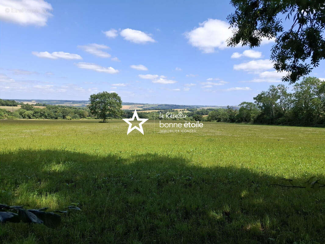 Terrain à CURCY-SUR-ORNE