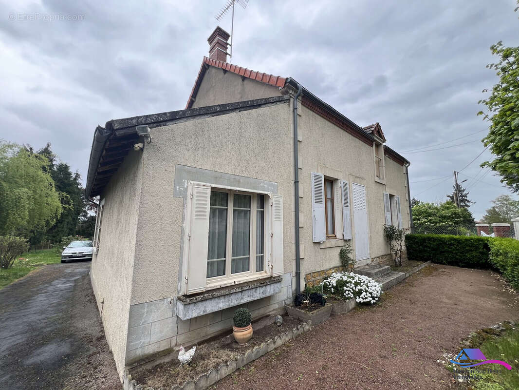 FACADE COTE RUE - Maison à CHATEAUMEILLANT