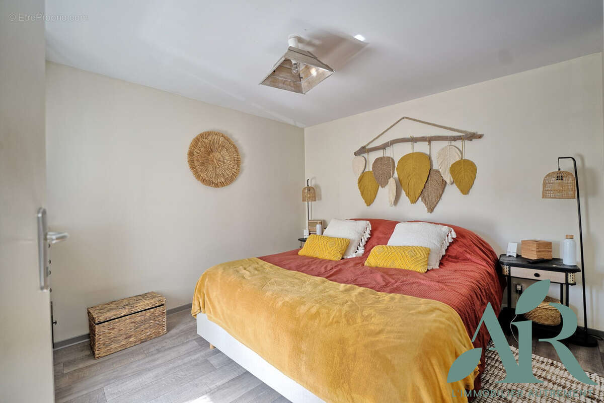 Duplex 1er étage  - Chambre N°1 - Appartement à SENONES