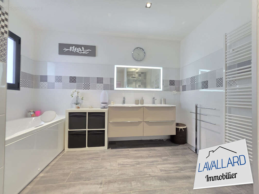 Maison à VERS-SUR-SELLES