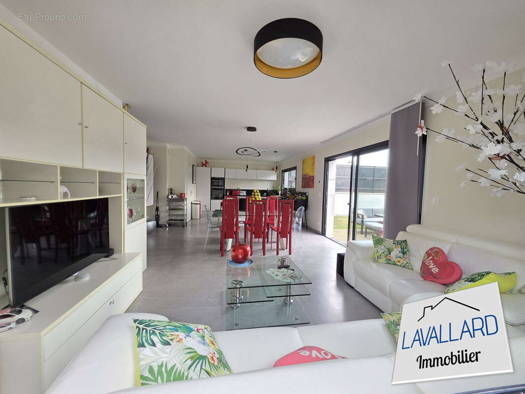 Maison à VERS-SUR-SELLES