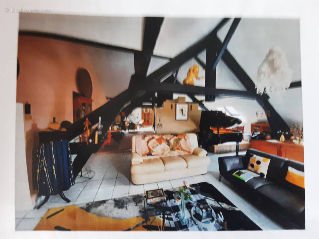 Appartement à COINCHES