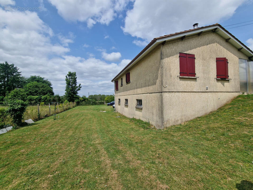 Maison à CHALLIGNAC