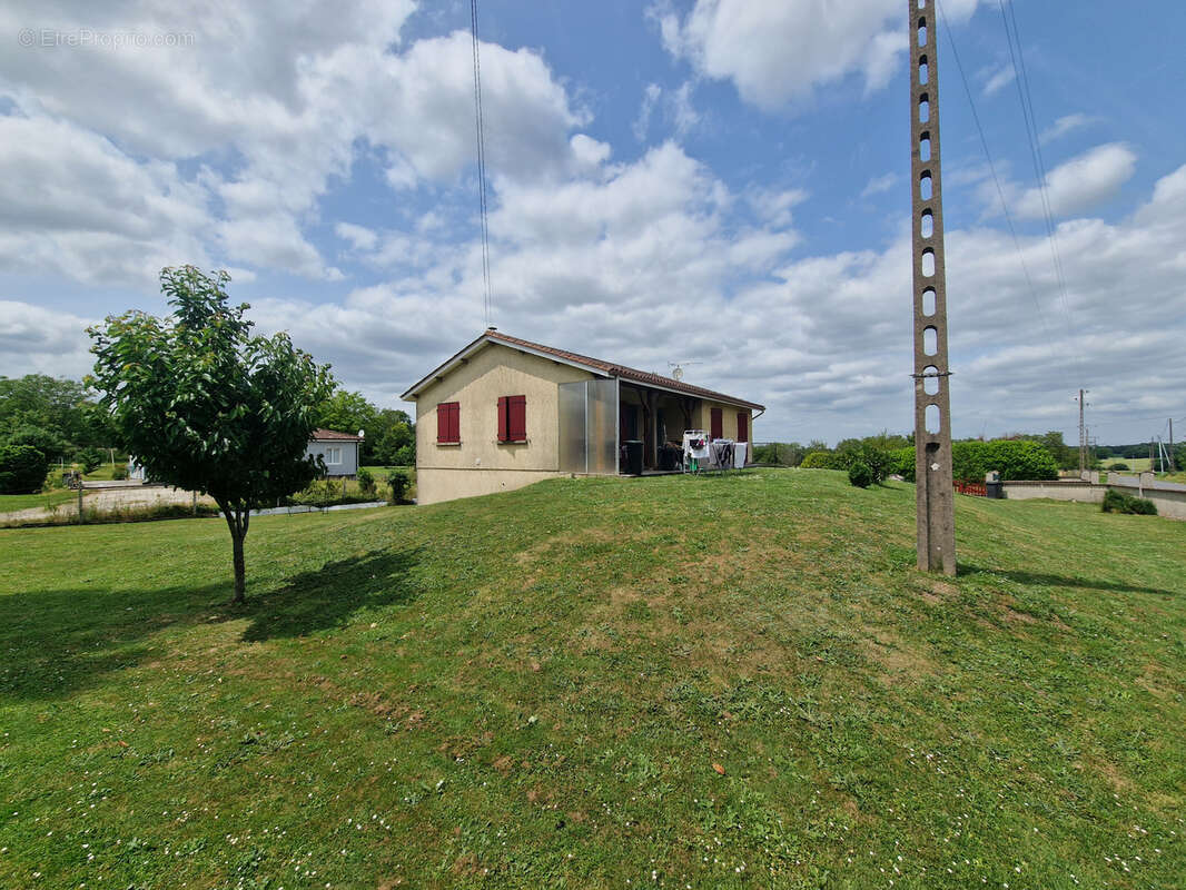 Maison à CHALLIGNAC