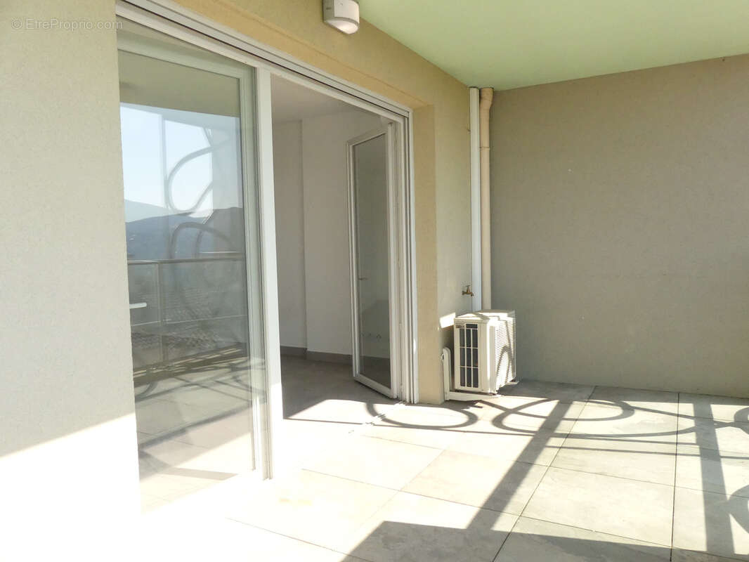 Appartement à GATTIERES