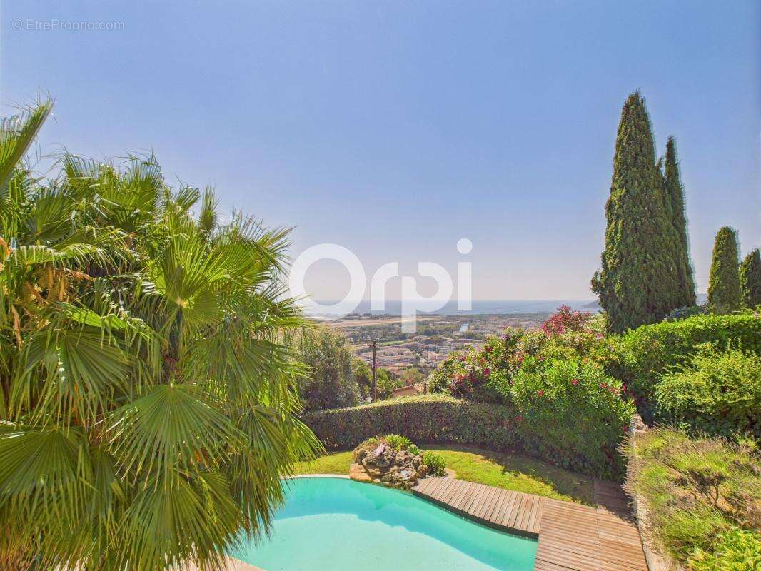 Maison à MANDELIEU-LA-NAPOULE