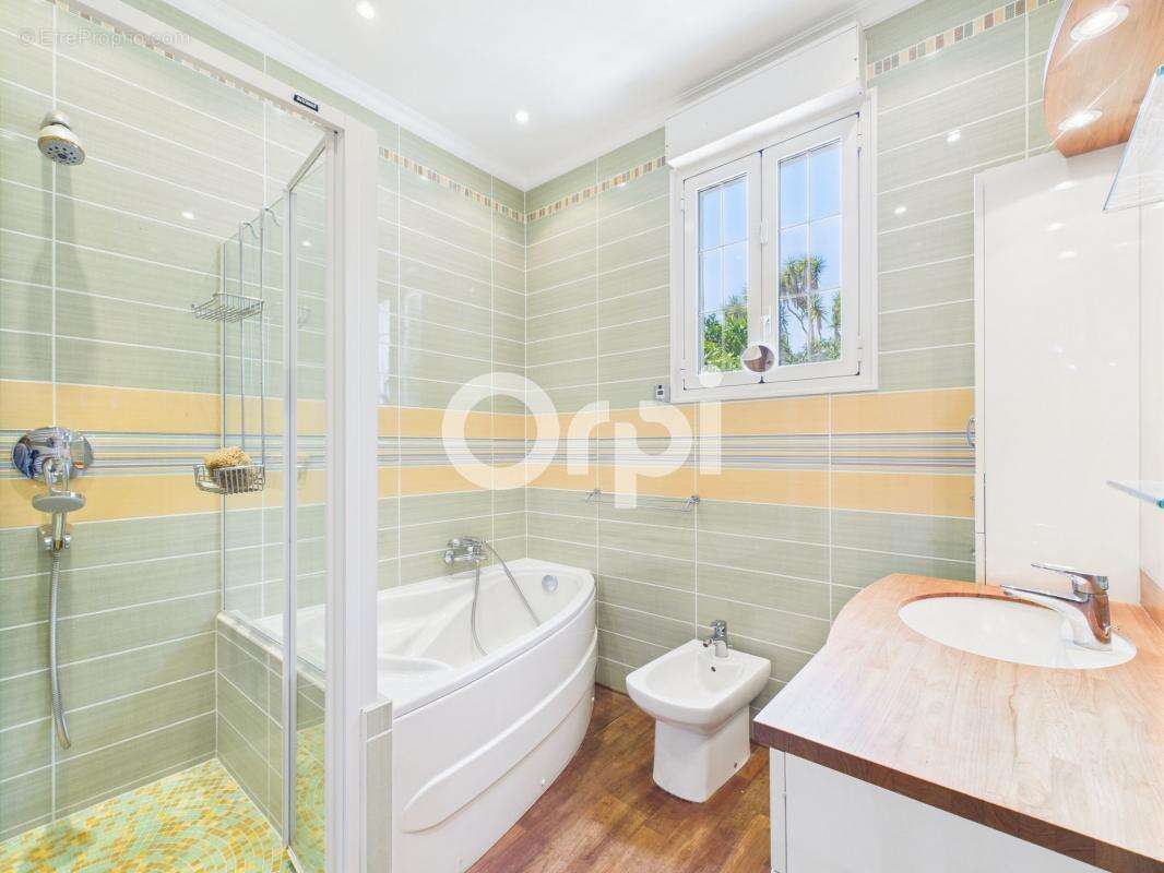 Maison à MANDELIEU-LA-NAPOULE