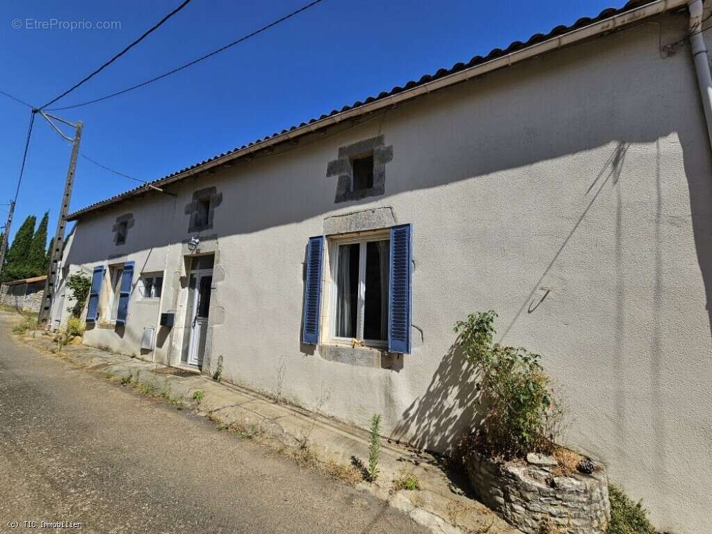 Maison à NANTEUIL-EN-VALLEE