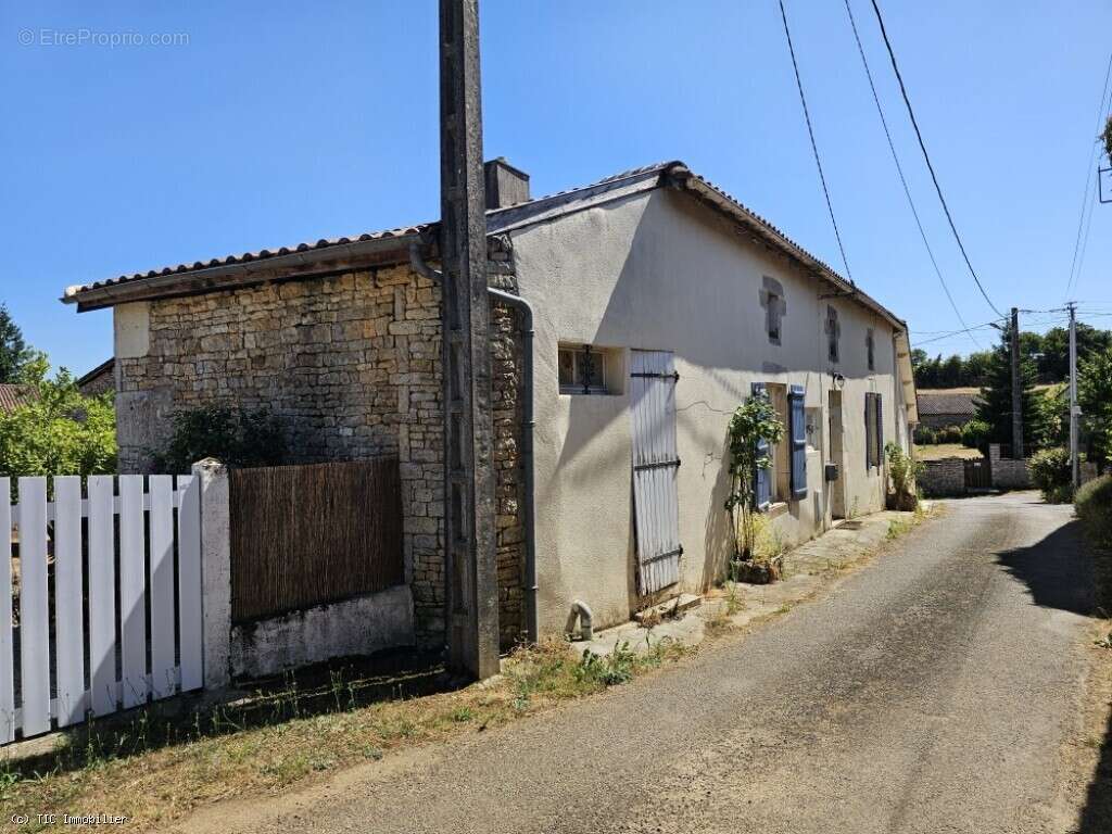 Maison à NANTEUIL-EN-VALLEE