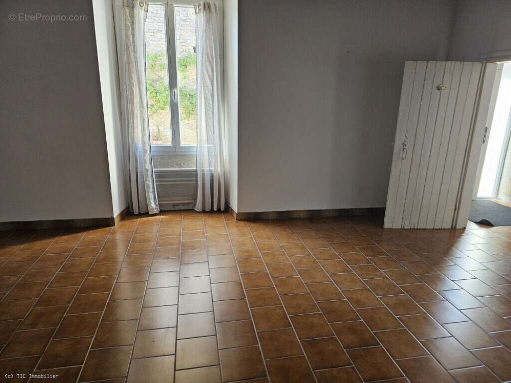 Maison à NANTEUIL-EN-VALLEE