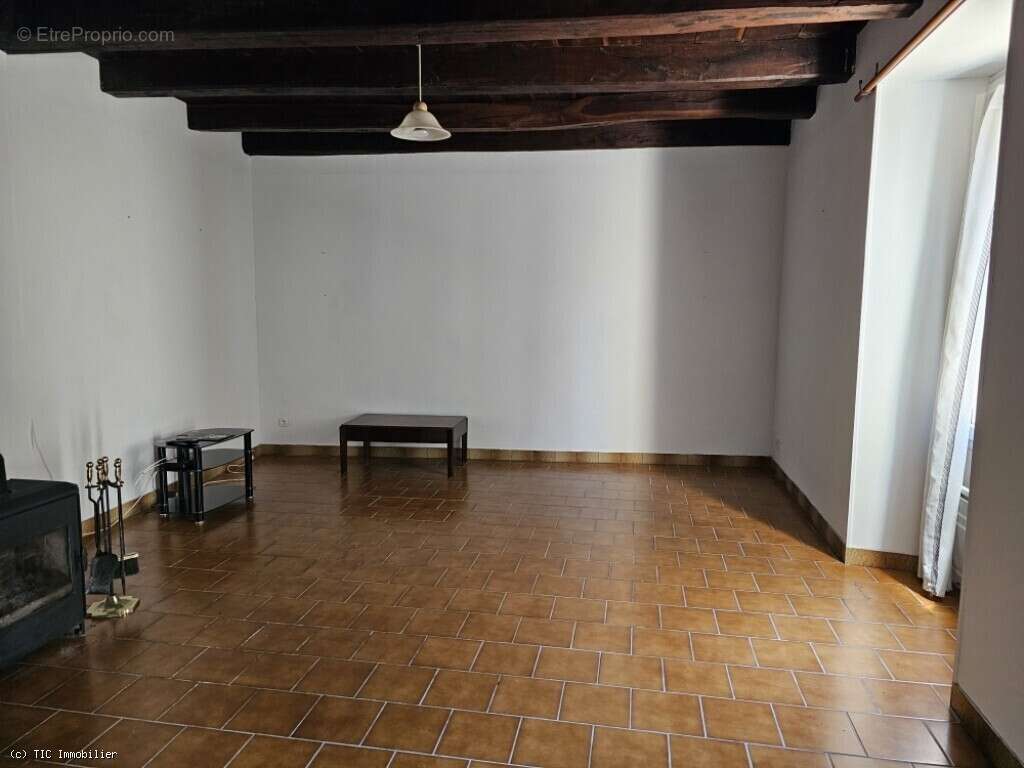 Maison à NANTEUIL-EN-VALLEE