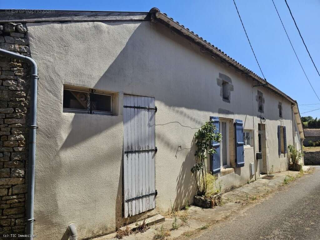 Maison à NANTEUIL-EN-VALLEE