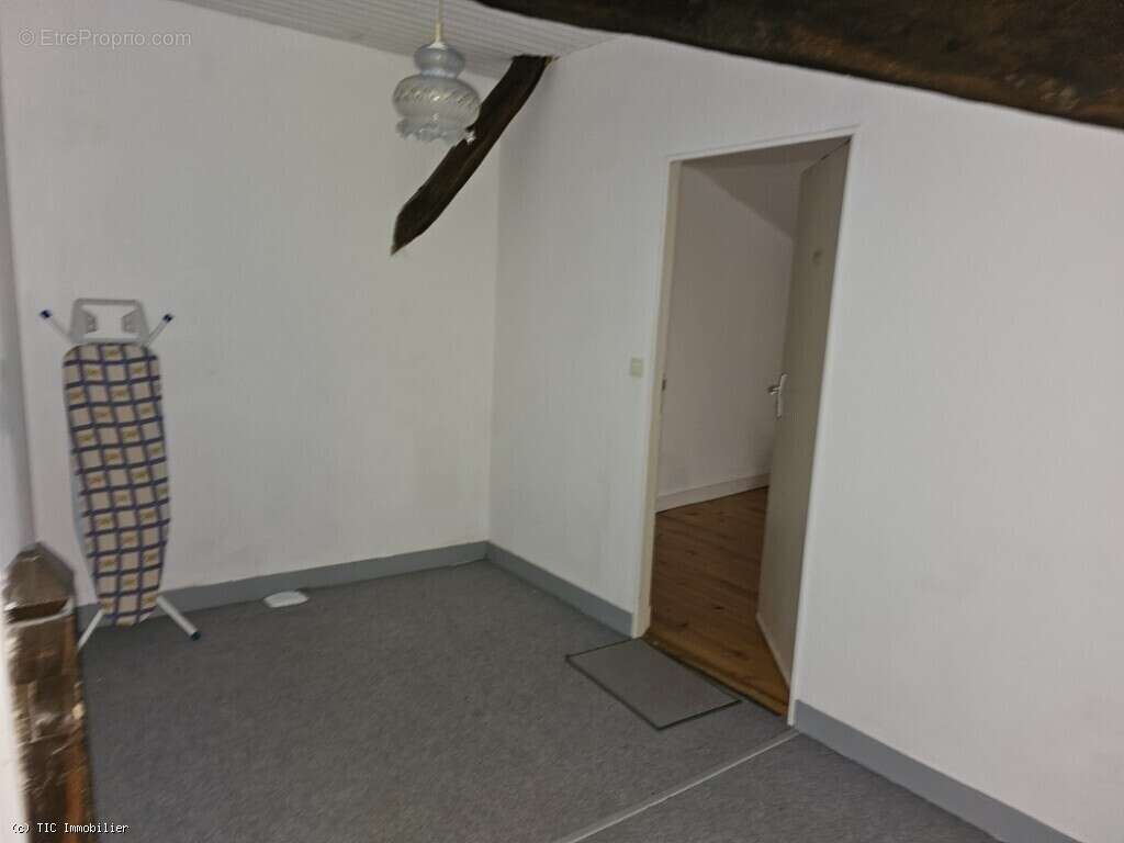 Maison à NANTEUIL-EN-VALLEE