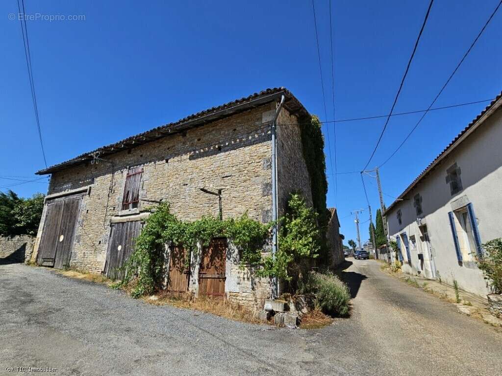 Maison à NANTEUIL-EN-VALLEE