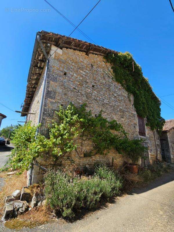 Maison à NANTEUIL-EN-VALLEE