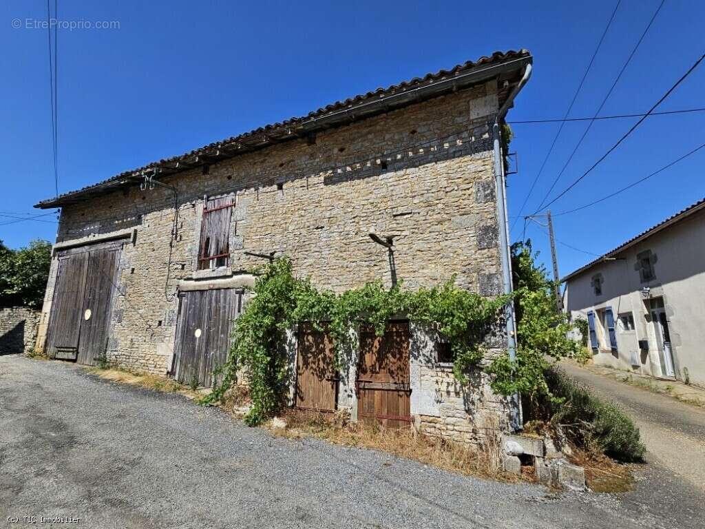 Maison à NANTEUIL-EN-VALLEE