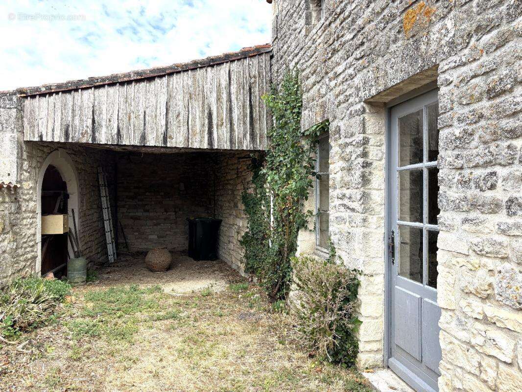 Maison à SALLES-DE-VILLEFAGNAN