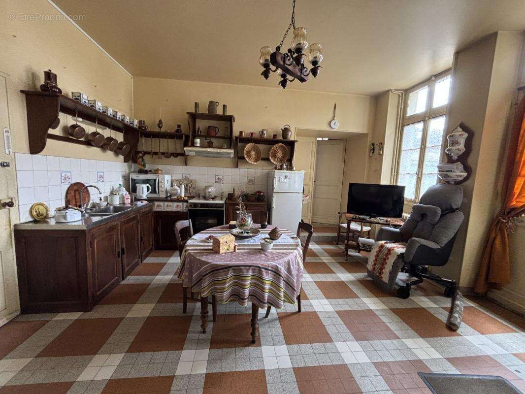 Maison à SALLES-DE-VILLEFAGNAN