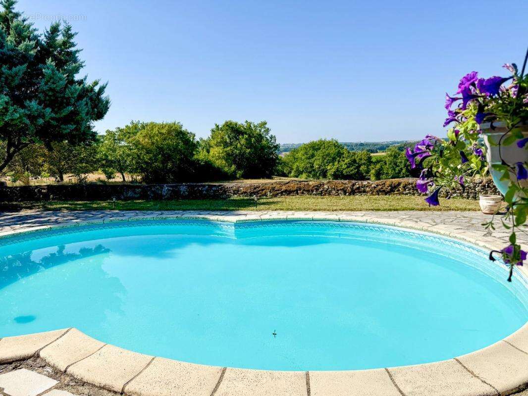 Maison à CASTERA-VERDUZAN