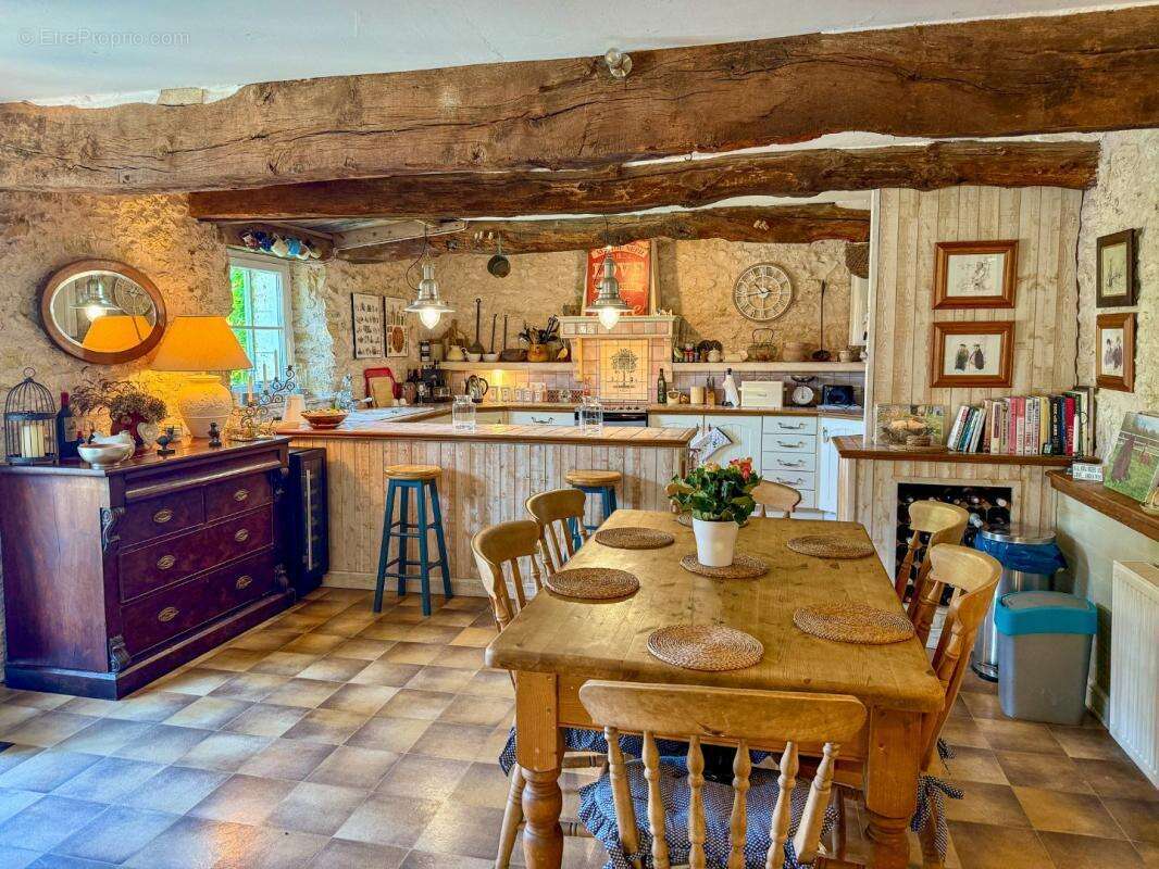 Maison à CASTERA-VERDUZAN