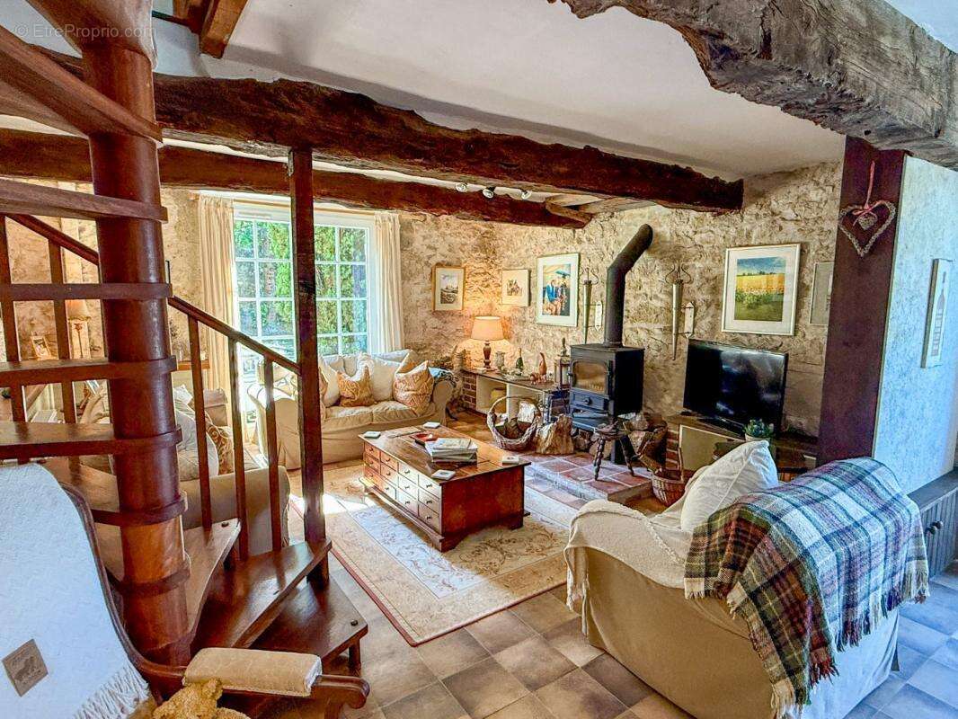 Maison à CASTERA-VERDUZAN