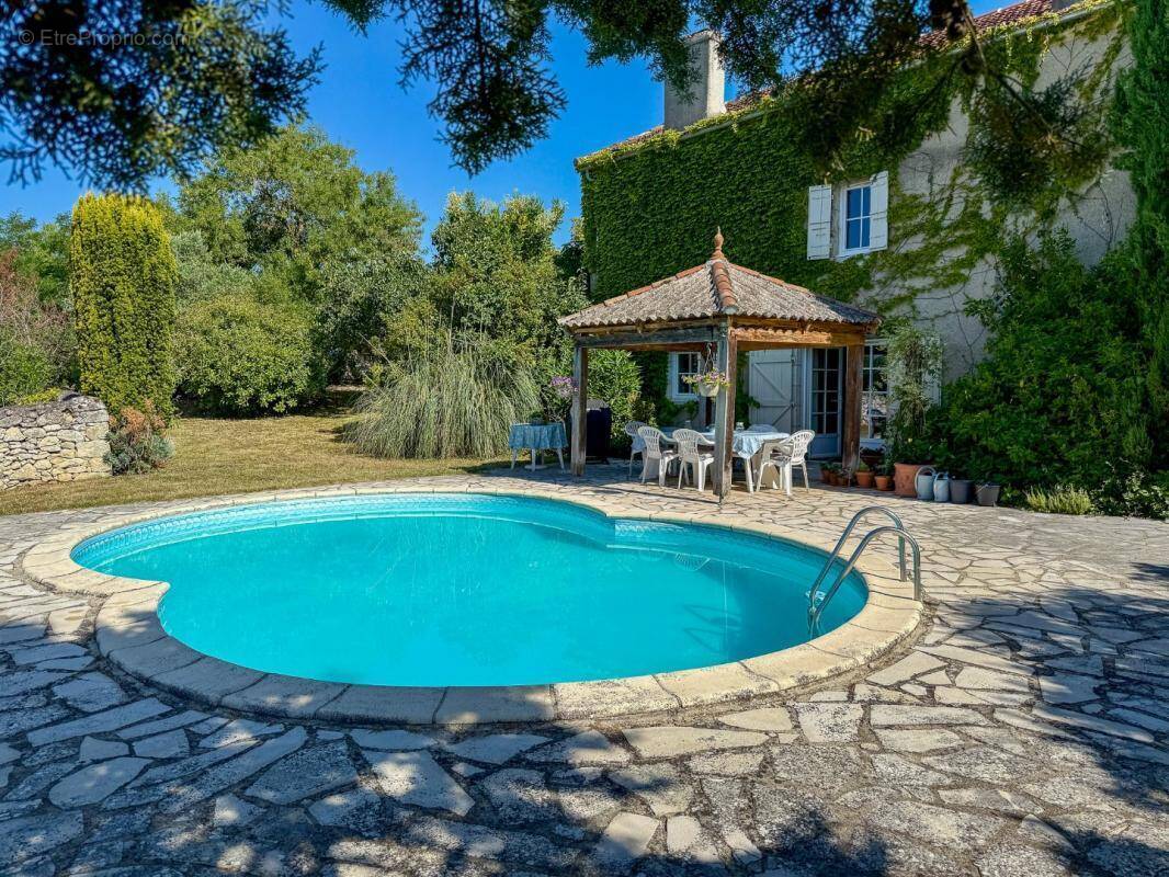 Maison à CASTERA-VERDUZAN