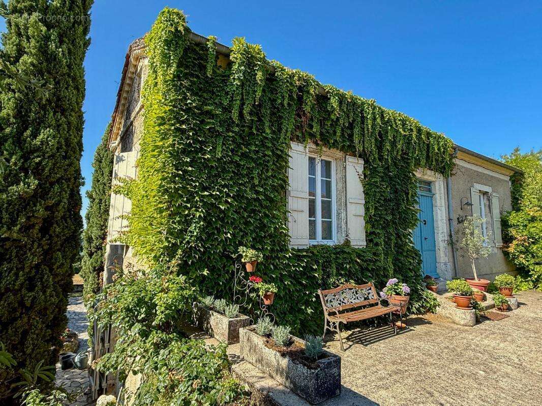 Maison à CASTERA-VERDUZAN