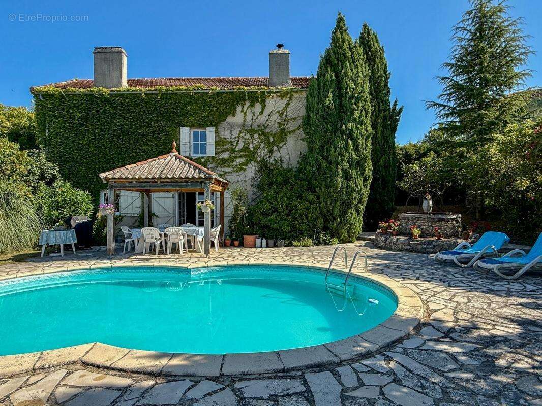 Maison à CASTERA-VERDUZAN