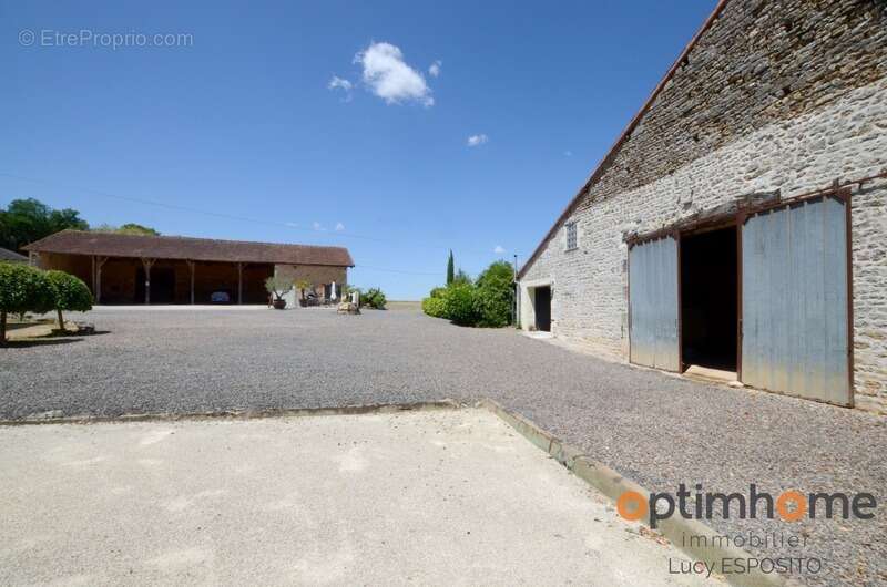 Maison à NANTEUIL-EN-VALLEE