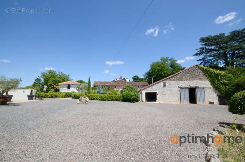 Maison à NANTEUIL-EN-VALLEE