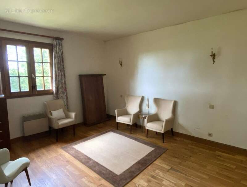 Maison à SAINT-ETIENNE-LA-THILLAYE