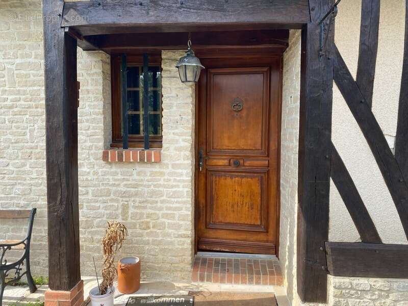 Maison à SAINT-ETIENNE-LA-THILLAYE