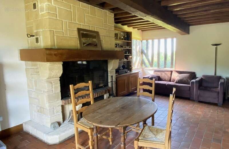 Maison à SAINT-ETIENNE-LA-THILLAYE