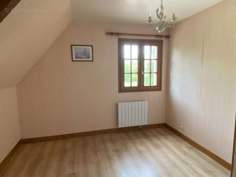 Maison à SAINT-ETIENNE-LA-THILLAYE