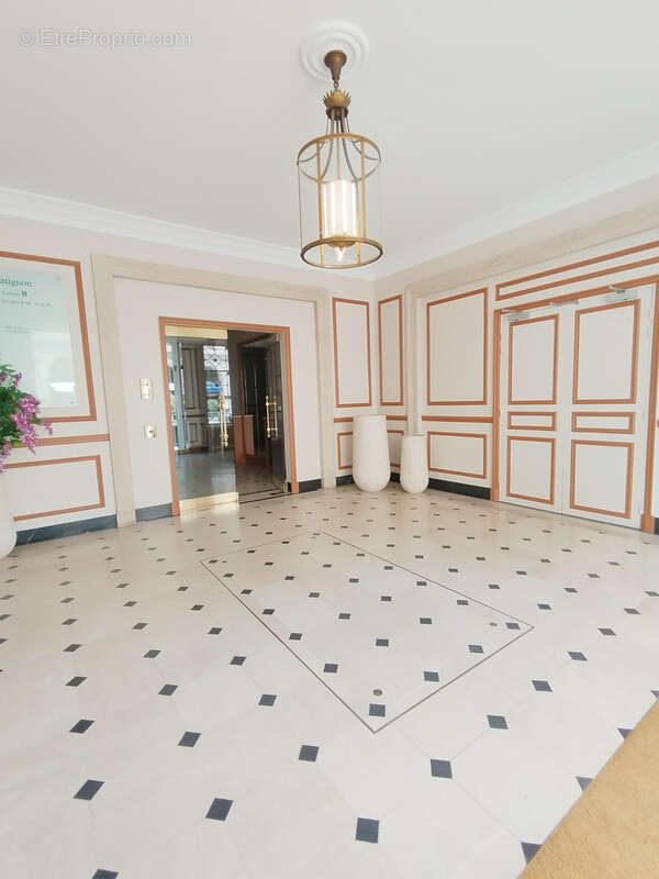 Appartement à PARIS-8E