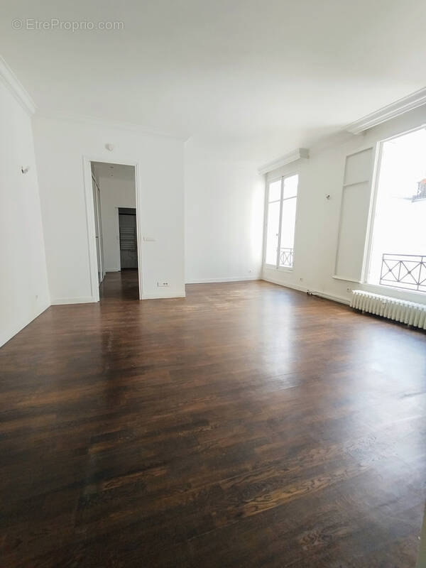 Appartement à PARIS-8E