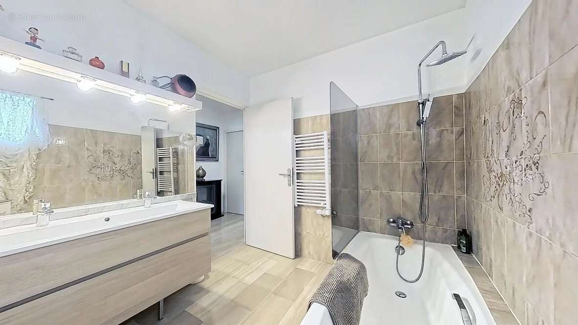 Appartement à LA GAUDE