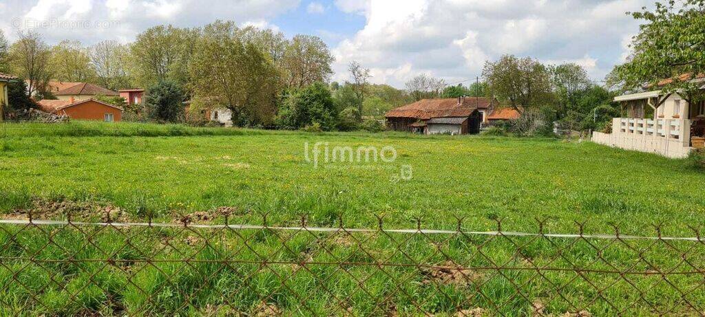 Terrain à MONTREJEAU