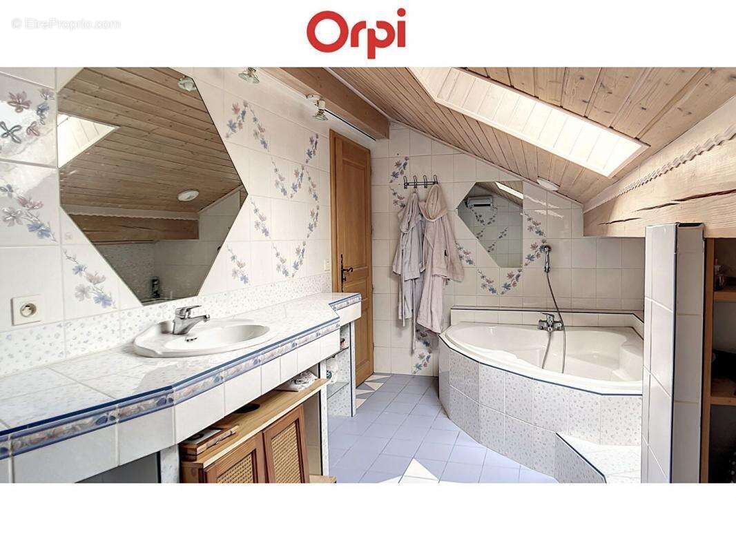 Maison à VETRAZ-MONTHOUX