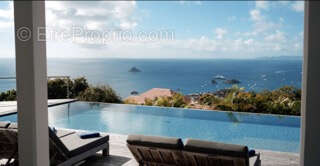 Maison à CAPESTERRE-BELLE-EAU