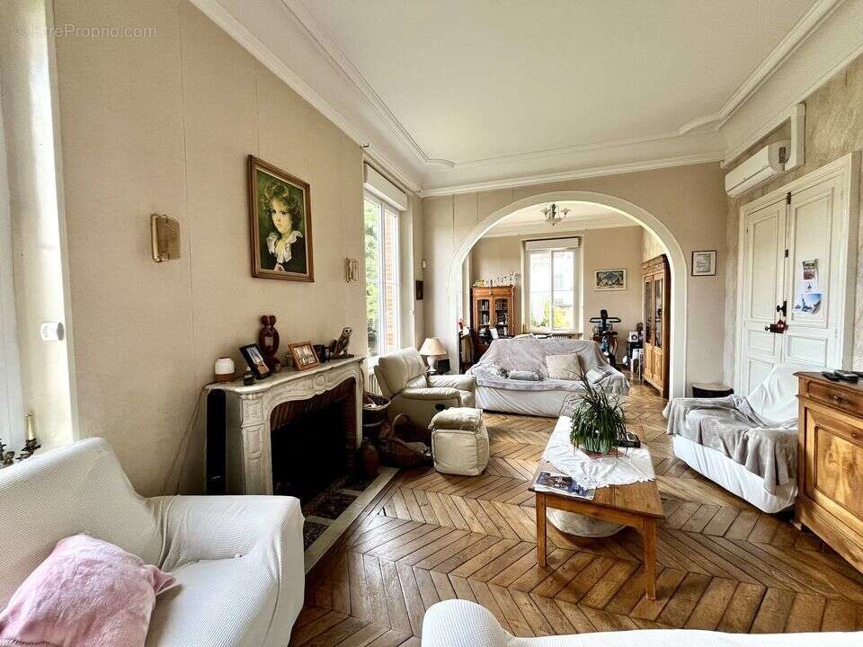 Maison à PONT-SUR-YONNE