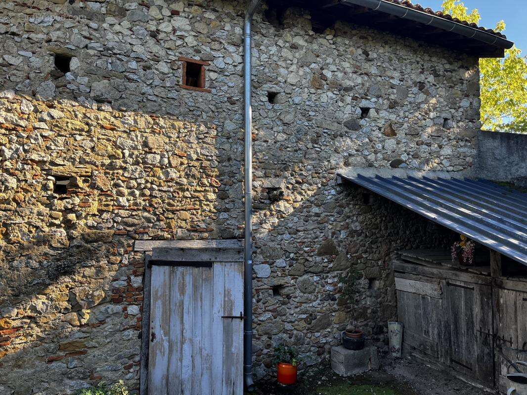 Maison à MONTBRUN-BOCAGE