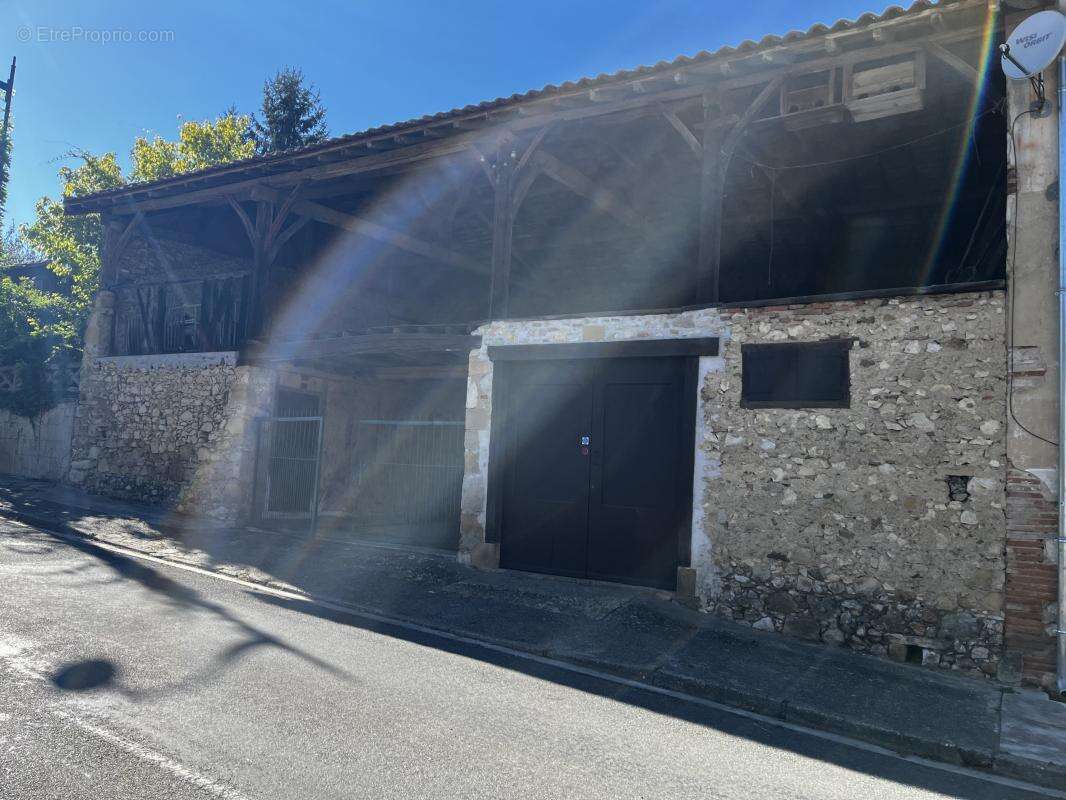 Maison à MONTBRUN-BOCAGE