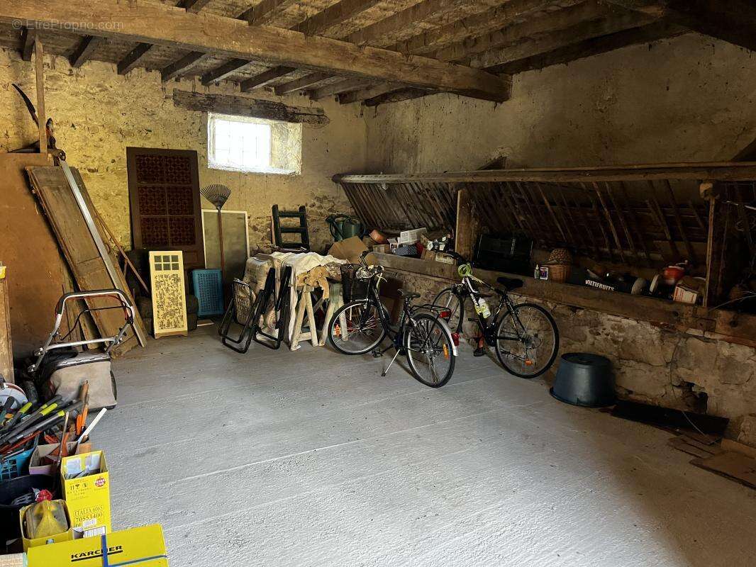 Maison à MONTBRUN-BOCAGE