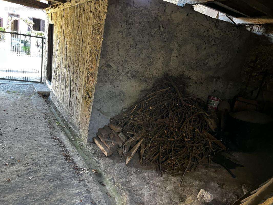 Maison à MONTBRUN-BOCAGE