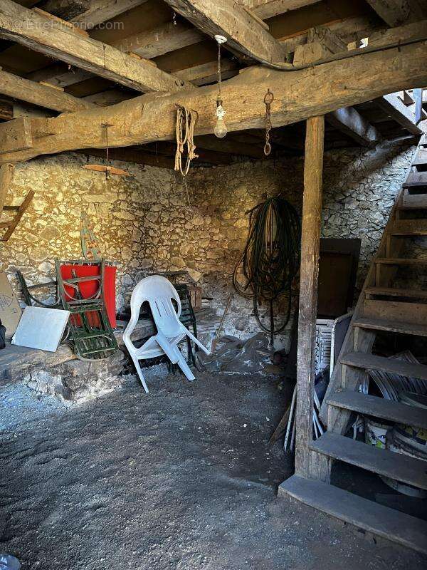 Maison à MONTBRUN-BOCAGE