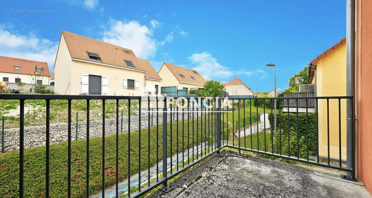 Appartement à FOLLAINVILLE-DENNEMONT