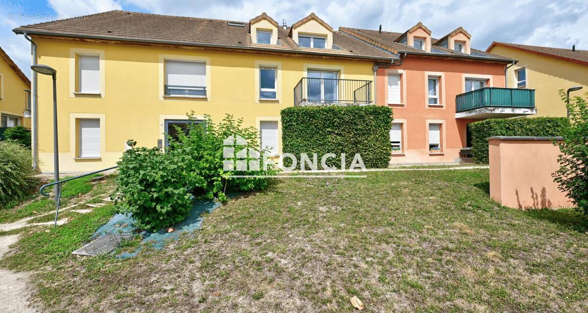 Appartement à FOLLAINVILLE-DENNEMONT