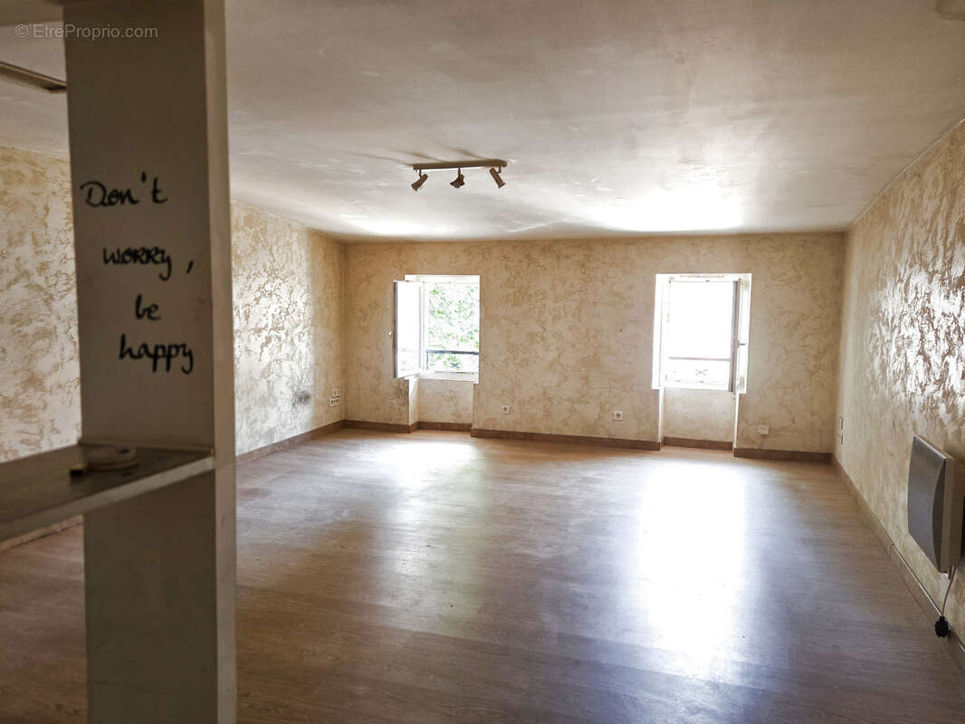 Appartement à SOLLIES-PONT