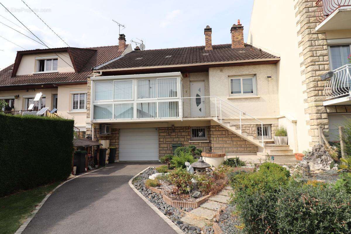 Maison à VIRY-CHATILLON